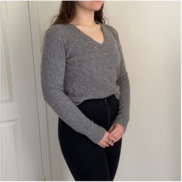 Ralph Lauren V-Neck Wool Cable Knit Sweater - Picture 2 of 12